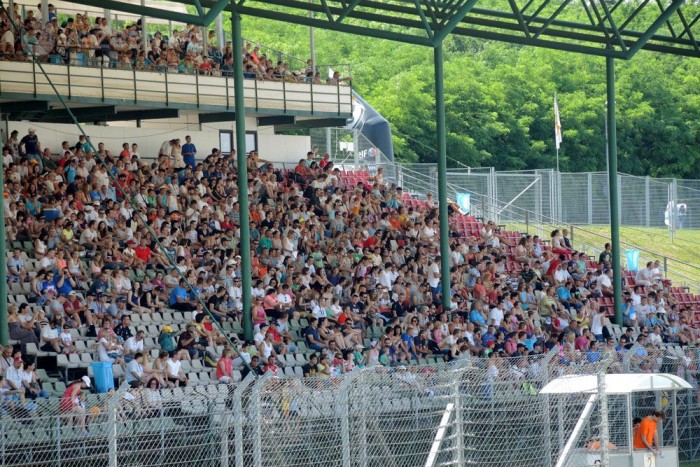 Mindenkinek jut árnyékos ülőhely