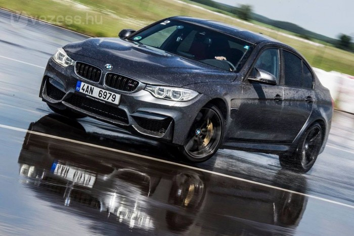 Családi versenyautó