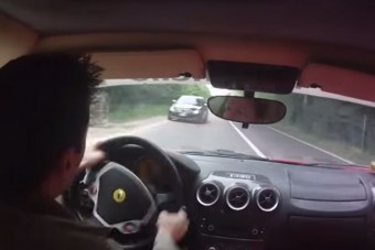 Így lehet majdnem meghalni egy Ferrariban