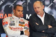 Lewis Hamilton autóban szeret szexelni 31