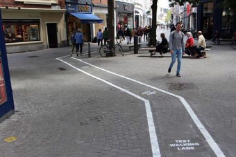 Külön sáv a mobilozóknak karambolok ellen