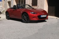 Magyarországról a legelsők között vezethettük a Mazda legendás roadstere, az MX-5 legújabb generációját. Nem okozott csalódást, csak a kezdet volt nehéz.