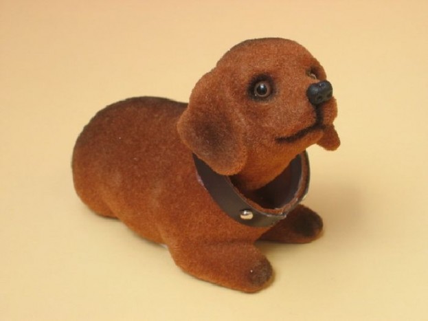 Bólogató kutya - A kalaptartó állandó lakója, valahol a Casco matrica környékén, a két Videoton hangszóró között. Kulturális jelentőségű kiegészítő, a ma már felnőtt, akkor még gyerek, hátul utazó generációnak ez az állandóan ingó fejű dísztárgy örökre beleégett a memóriájába.
