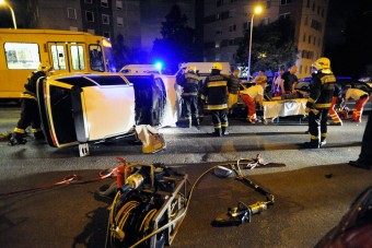 A nap képe - felborult egy autó Budapesten