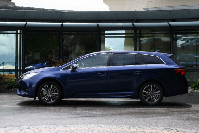 Jót tesz egy Toyotának a BMW-dízel? 11 Az Avensis-tulajok kiugróan elégedettek autójukkal és márkahűségük is átlagon felüli. Németországban a középkategóriában legjobb ügyfél-elégedettségi mutatókkal büszkélkedhet az Avensis