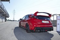 Ebből a szögből látszik igazán, mennyire komolyan vett sportgép a Civic Type-R