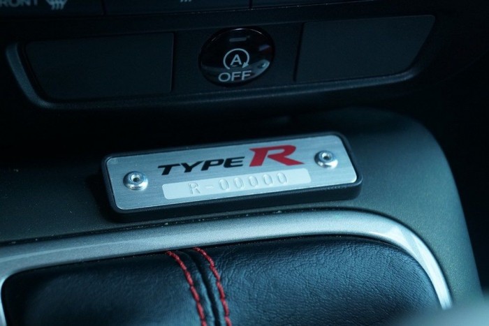 A hondások új szerelme: Civic Type-R 12 | Vezess Nincs sorszámuk, a sok demóautóztatás és újságírós teszt után mennek a zúzdába