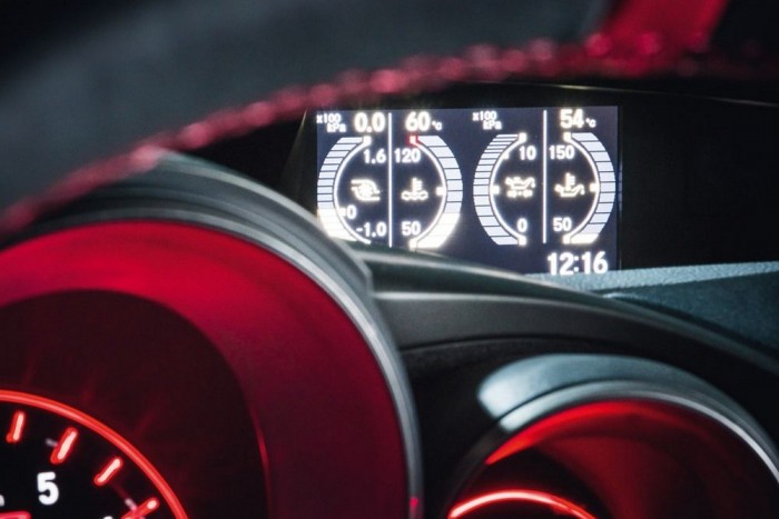 A hondások új szerelme: Civic Type-R 15 | Vezess Sportműszerek a virtuális kijelzőn