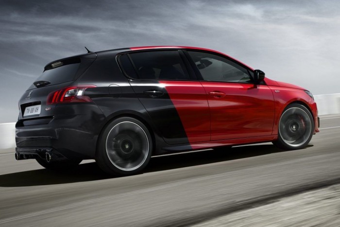 Két színben, két szinten a Peugeot családi sportkocsija 6