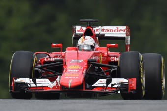 F1: Vettel az első, de az autó elromlott