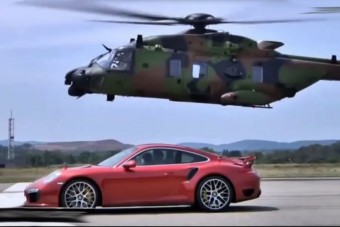 Mire megy egy Porsche két helikopter ellen?