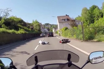 Hős motoros fogta meg a cserbenhagyó autóst