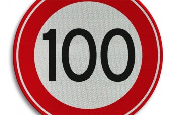 Százas táblákat raktak ki a régi M0-son