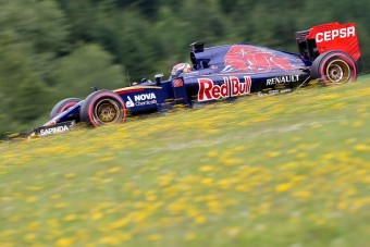 F1: Verstappen mentheti a Red Bull bescsületét