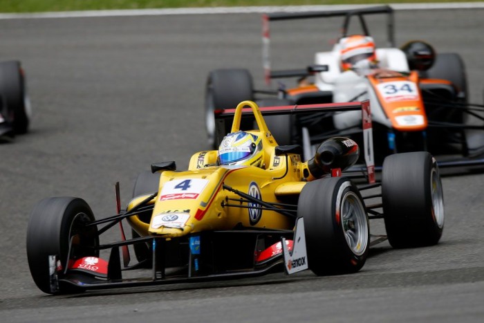 Törtek-zúztak az F1-es palánták – videó