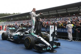 F1: A végéig küzdenek a Mercedes-pilóták?