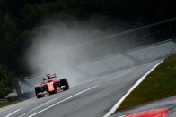 F1: Úszott a tesztnap, a Merci az élen 35