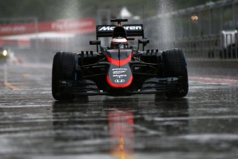 F1: Úszott a tesztnap, a Merci az élen