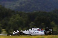 F1: Úszott a tesztnap, a Merci az élen 44