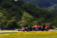 F1: Úszott a tesztnap, a Merci az élen 49