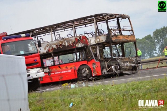 Máglyaként égett egy busz az autópályán