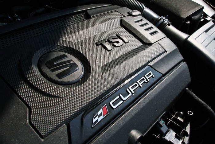 VW, Škoda és SEAT embléma is mehet a kis karikába