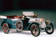 Alfa 24 HP - Az első modellből 300 db készült. Giuseppe Merosi tervezte és az autónak az akkori korhoz képest modern jellemzői voltak, mint pl. a monoblokk motor és az egytengelyes váltó. 1911-ben versenycélokra fejlesztette ki Merosi a 15 HP Corsa modellt, melynek teljesítménye 45 Le volt.