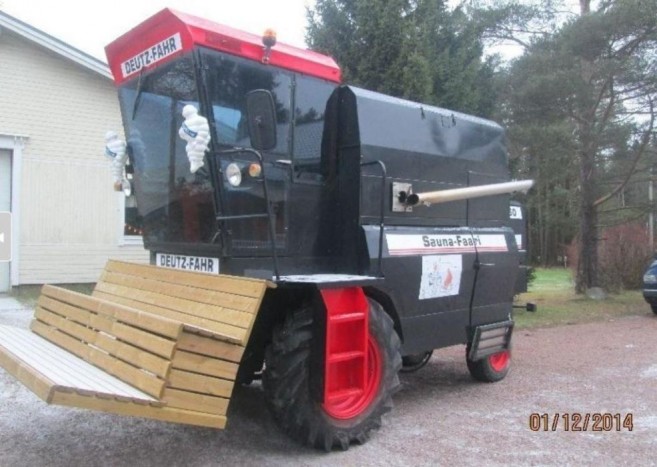 Kombájn-szauna - Finnországban mindenből szaunát építenek, ami elég nagy zárható dobozzal rendelkezik, ahova befér egy ember és egy kályha. Ez a kombájn is erre a sorsra jutott. 