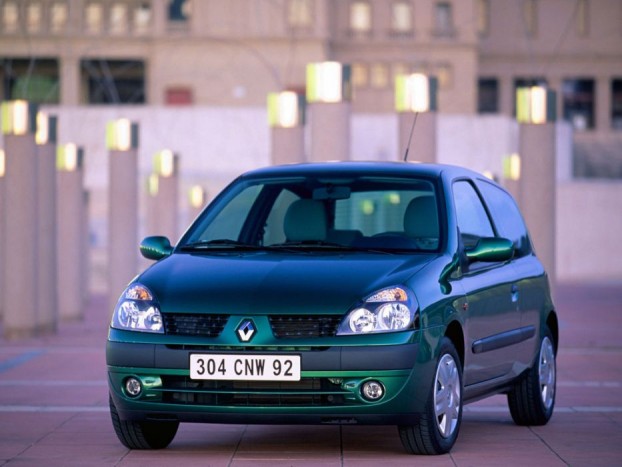 A modern Clio többet eszik, mint a 30 éves Opel 5 | Vezess A modern Clio többet eszik, mint a 30 éves Opel 5