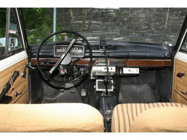 Lada rendőrautó eladó, amit még Ötvös Csöpi is megkönnyezne 5