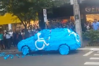 Látványosan megszívatták a rokkant helyre parkolót