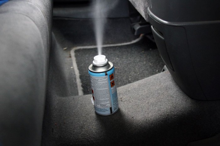 Nagyjából két percig jön belőle a tisztító permet