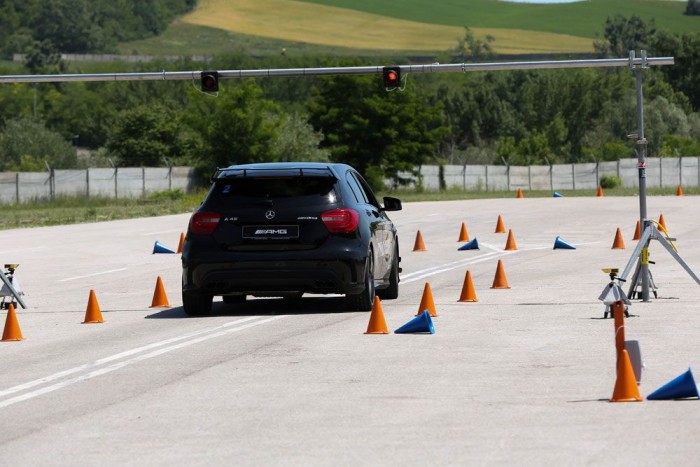 AMG-nap: 500 lóerő felett a Hungaroringen 8 | Vezess Az AMG stabilabban kerül