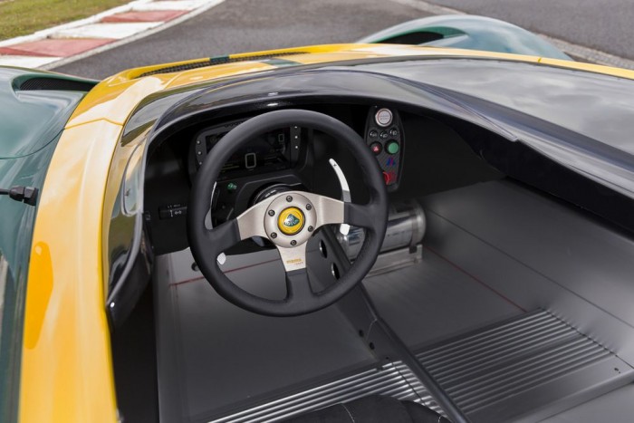 Itt a leggyorsabb, legdrágább Lotus 7 | Vezess Itt a leggyorsabb, legdrágább Lotus 7