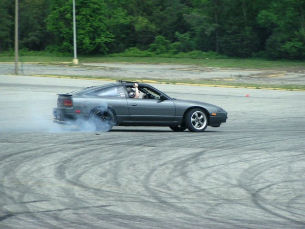 Parkolóban driftelőket keres a rendőrség