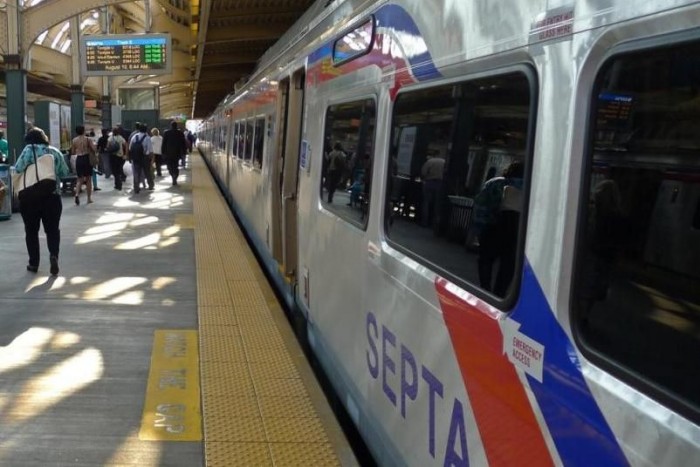 Gyerekével együtt verte meg a bliccelőt az ellenőr