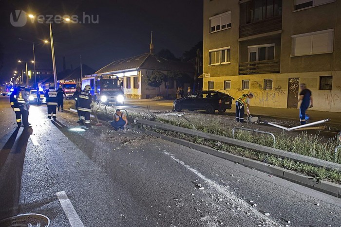 A nap képe – összeroncsolódott autó Budapesten 5