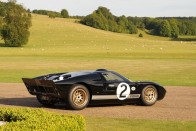 A Ford vendége voltam Goodwoodban, de annyira, hogy ebbe a GT 40-be bele is ülhettem