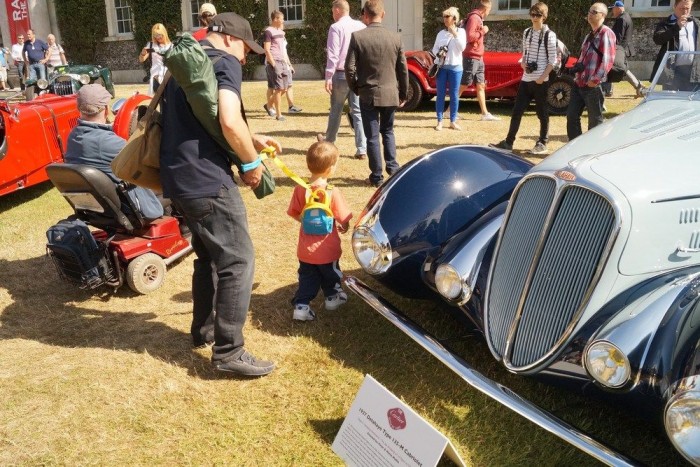 Megjártam a mennyeket 11 | Vezess Kisgyerek pórázon: Angliában megszokott látvány
