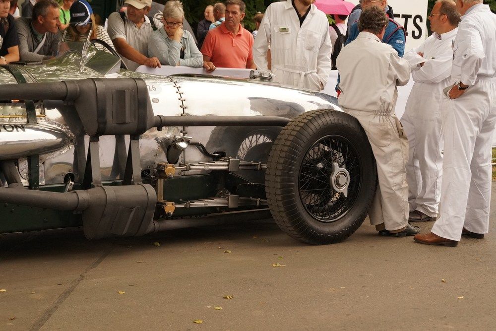 Dupla laprugóköteg a Napier-Railton alatt