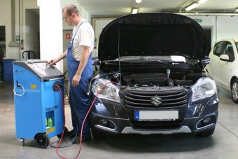 Ilyen, amikor profi gyilkol a kocsiban