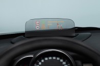 Áldás helyett átok a head up display? 9