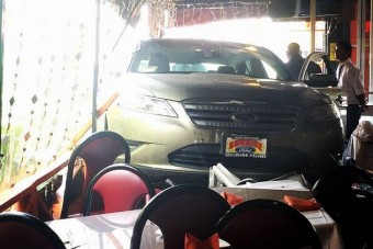 Lopott autóval próbálta megölni barátnőjét