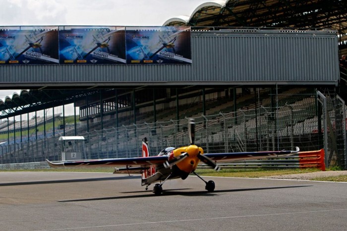 Repülő szállt le a Hungaroring célegyenesében