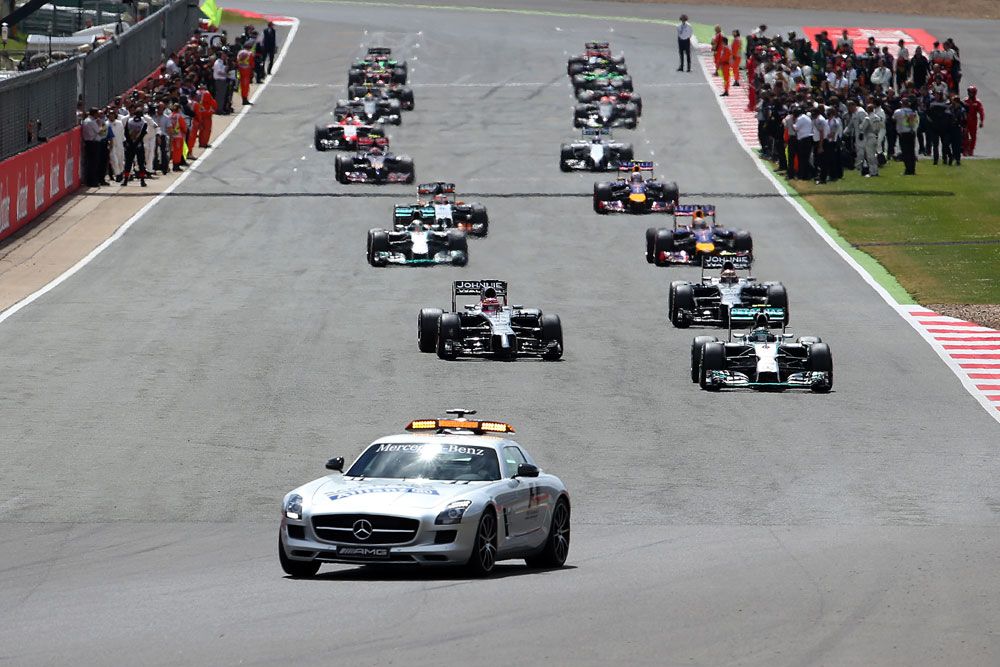 F1: Hamilton a trófeákat fikázza 13