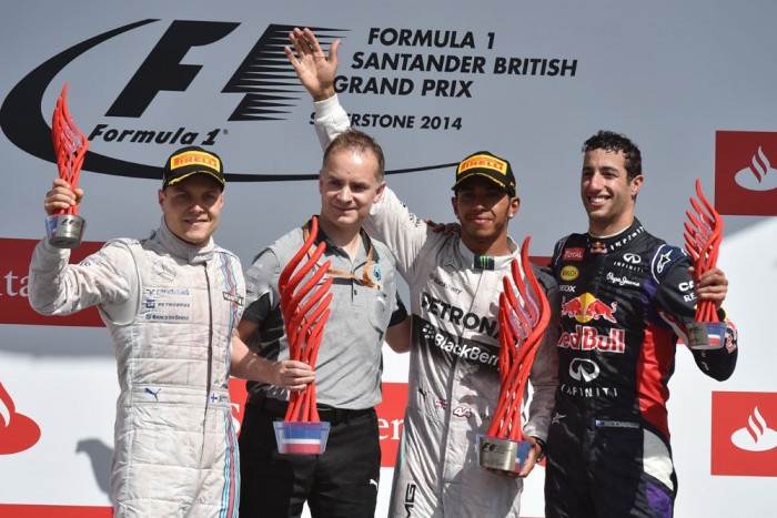 F1: Hamilton a trófeákat fikázza 71 F1: Hamilton a trófeákat fikázza 71
