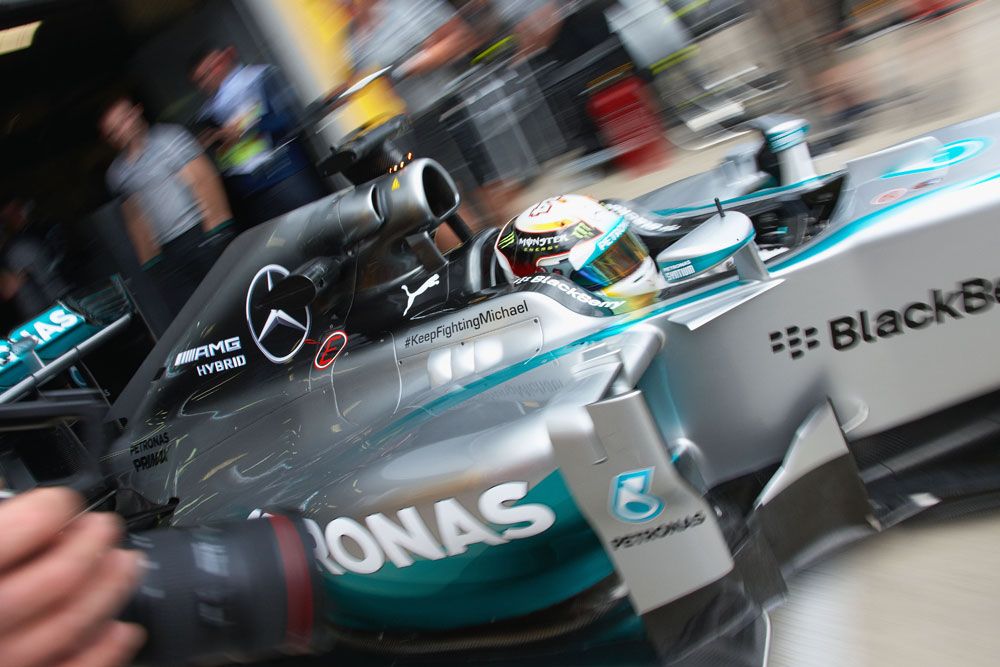 F1: Nagyon engedékeny lett a Mercedes 35