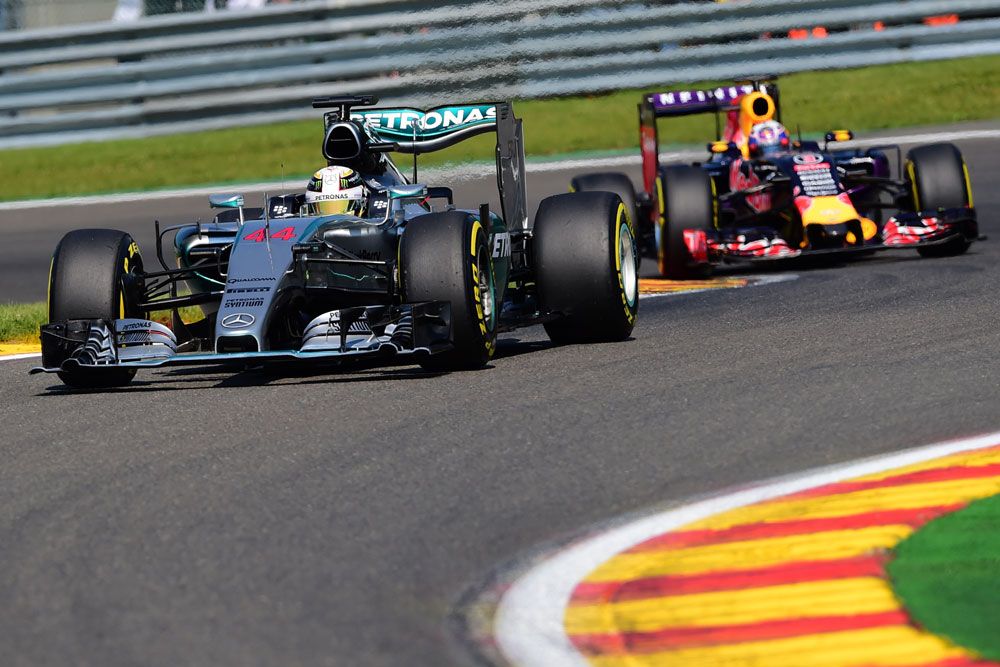 F1: Nagyon engedékeny lett a Mercedes 41