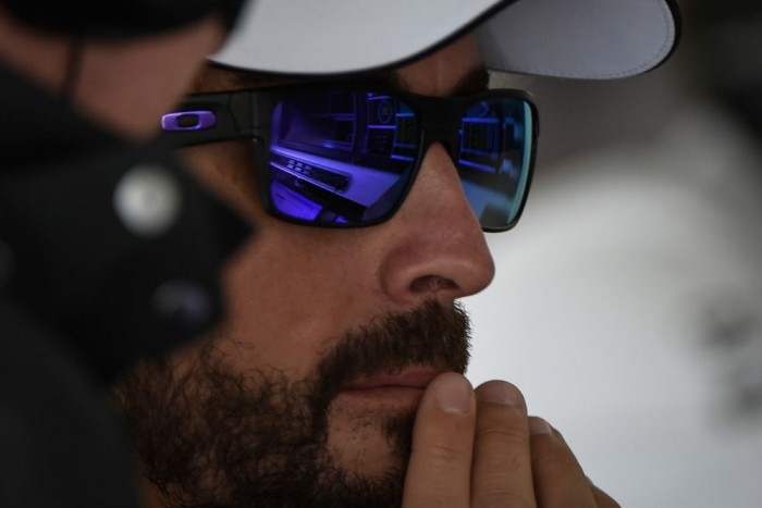 F1: Alonso gokartosokat reggelizik – videó