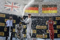 F1: Egy darab papír nyugtatta le Rosberget és Hamiltont 72